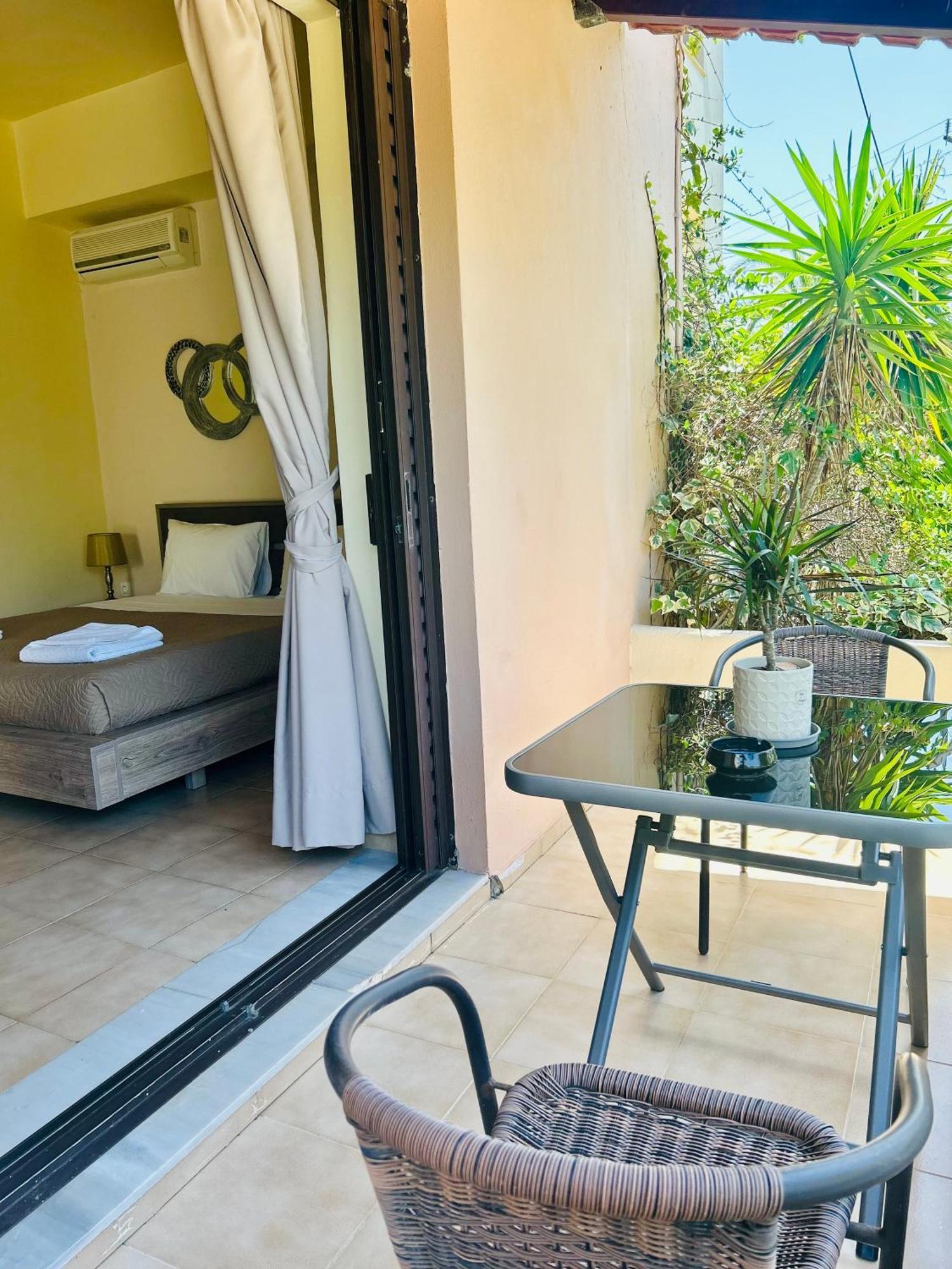 Esperia Apartments Platanias Esterno foto