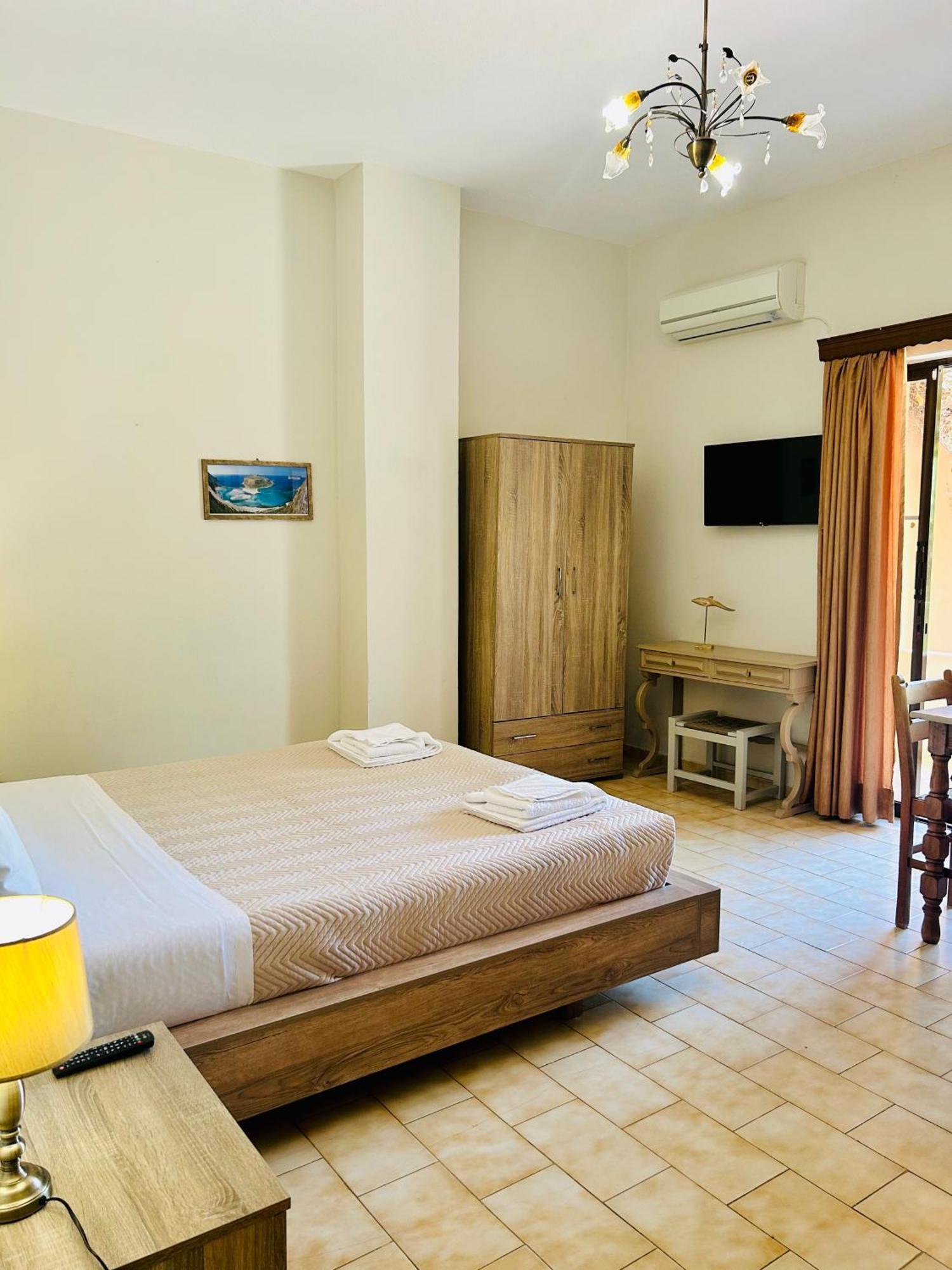 Esperia Apartments Platanias Esterno foto